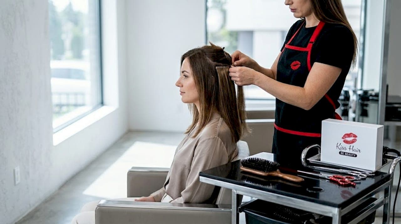 Tape on: przewodnik po metodzie naturalnego przedłużania włosów