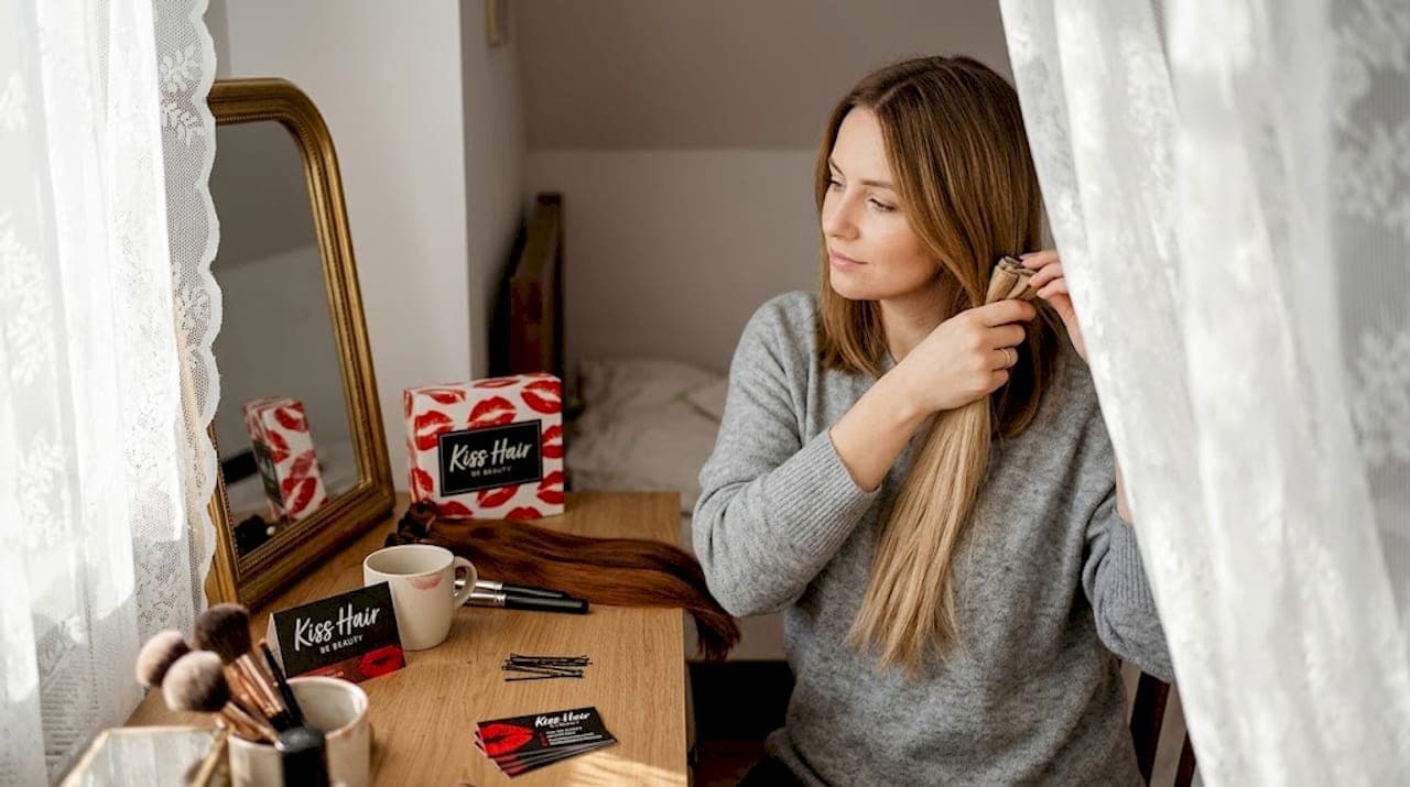 Kolor doczepianych włosów a naturalny efekt stylizacji